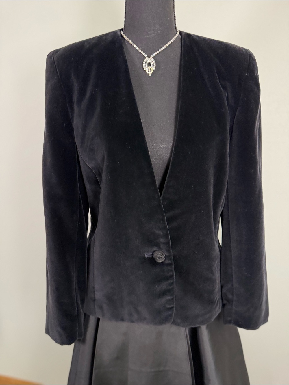 Vintage Evan-Picone Black Velvet Tuxedo Blazer Evening Jacket